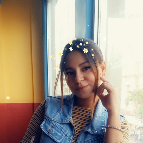 Meet your Posher, Lara - Picture 1 of 1